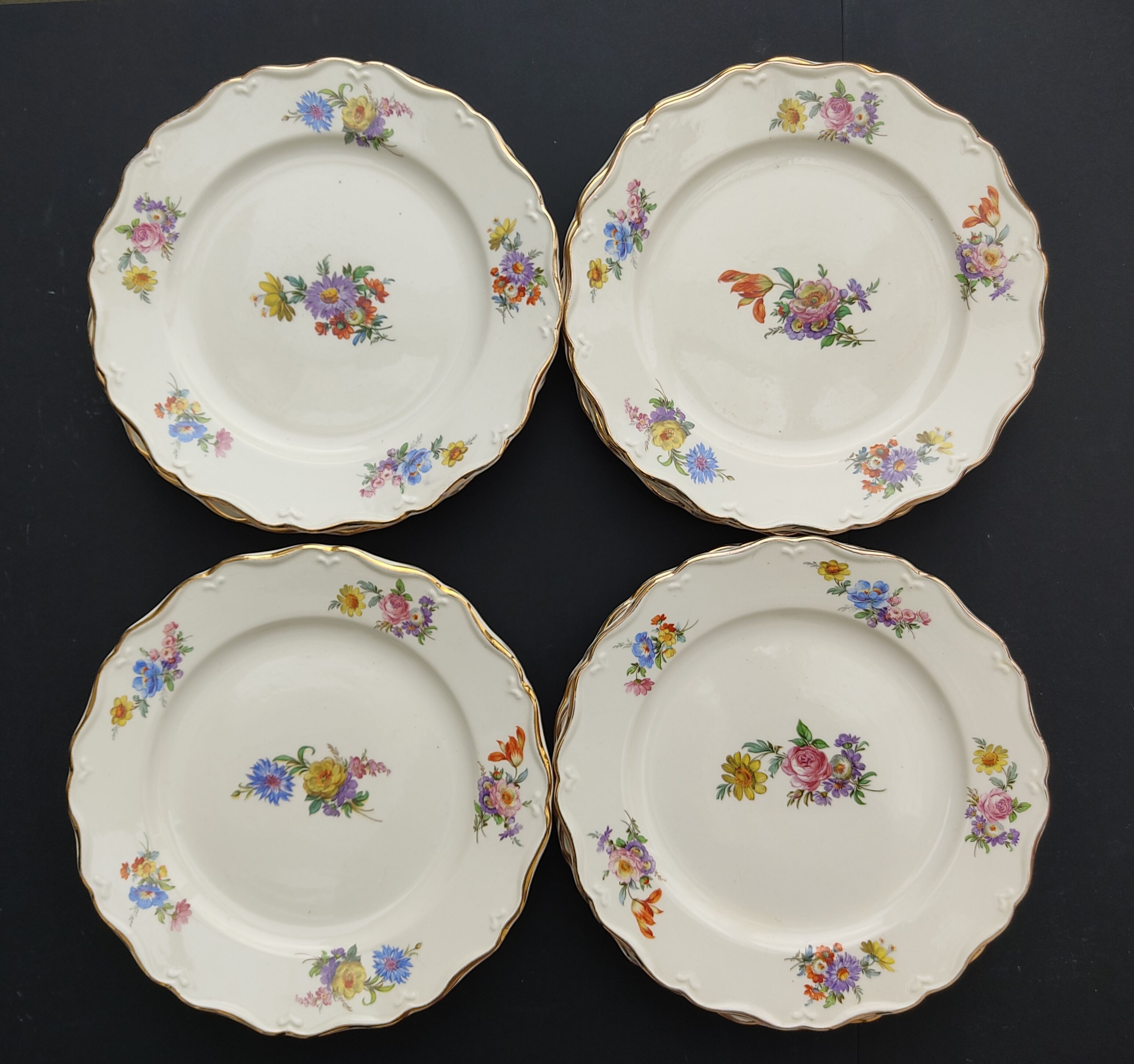 Set of 12 flower plates Boch brothers