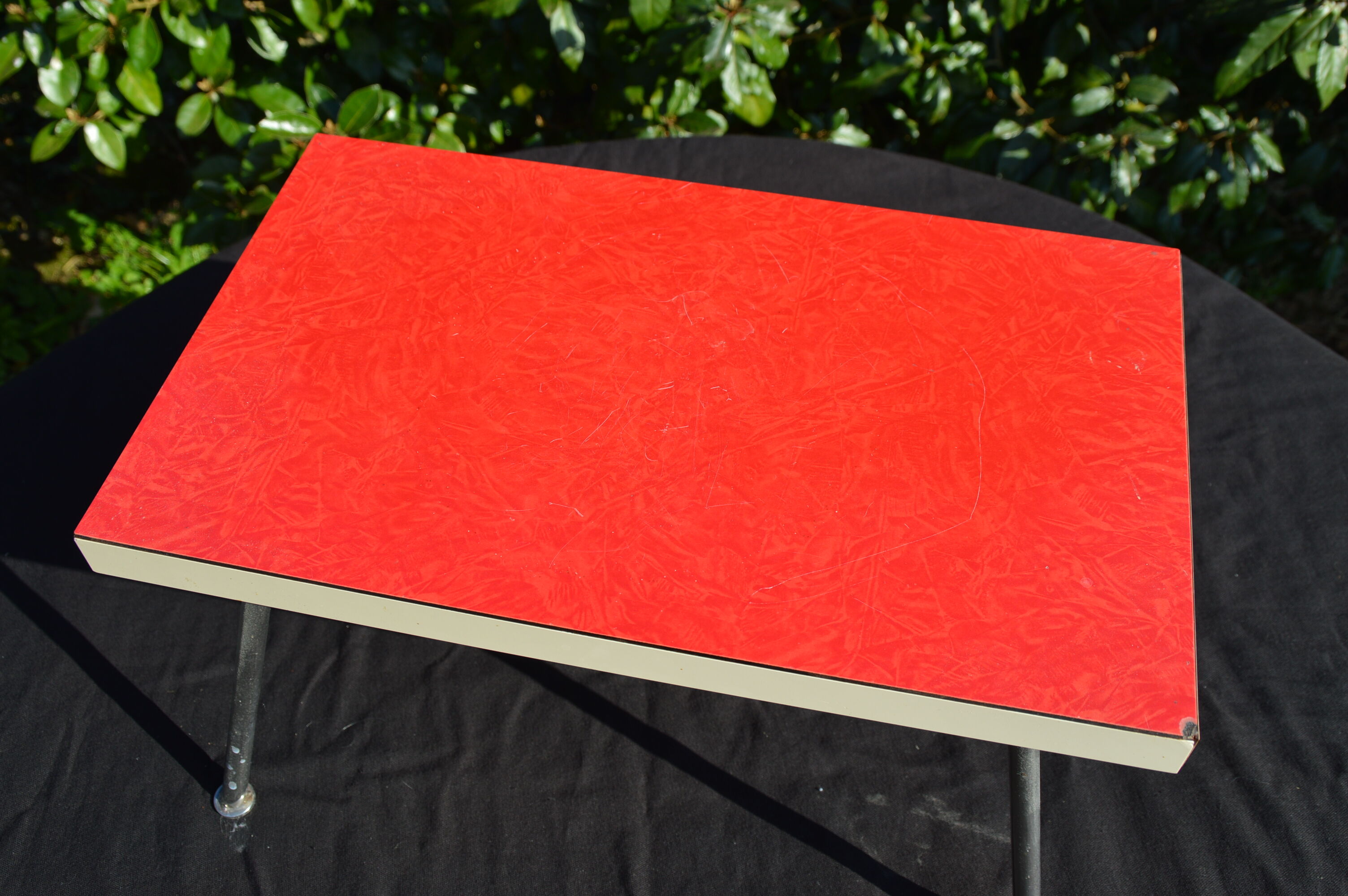 Formica tablet for meal tray