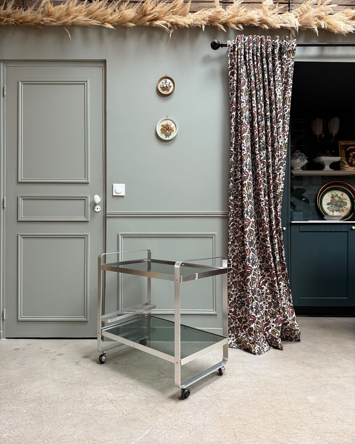 Vintage 70s serving cart in chromed metal and smoked glass