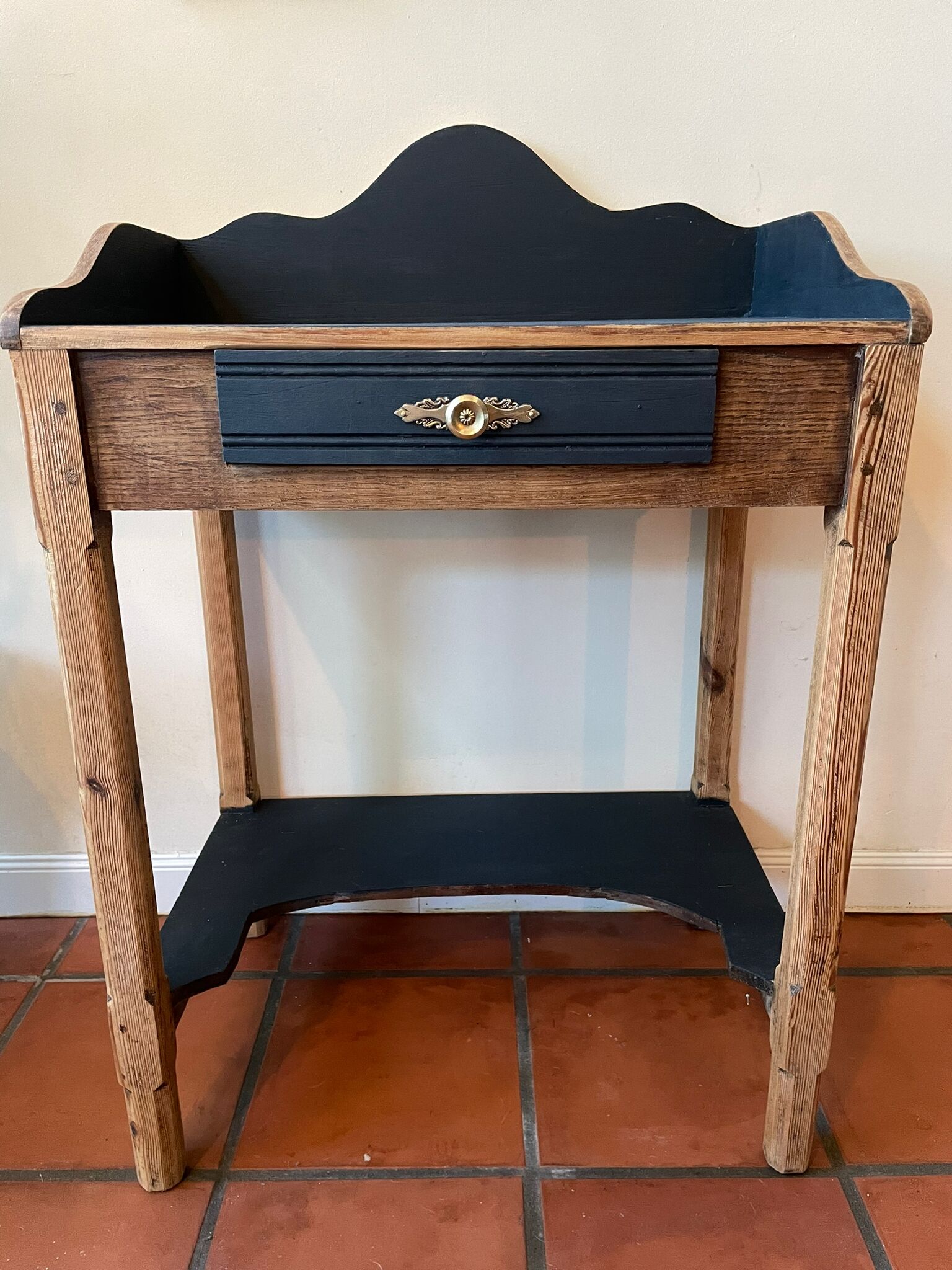 Classic style dry sink in wood