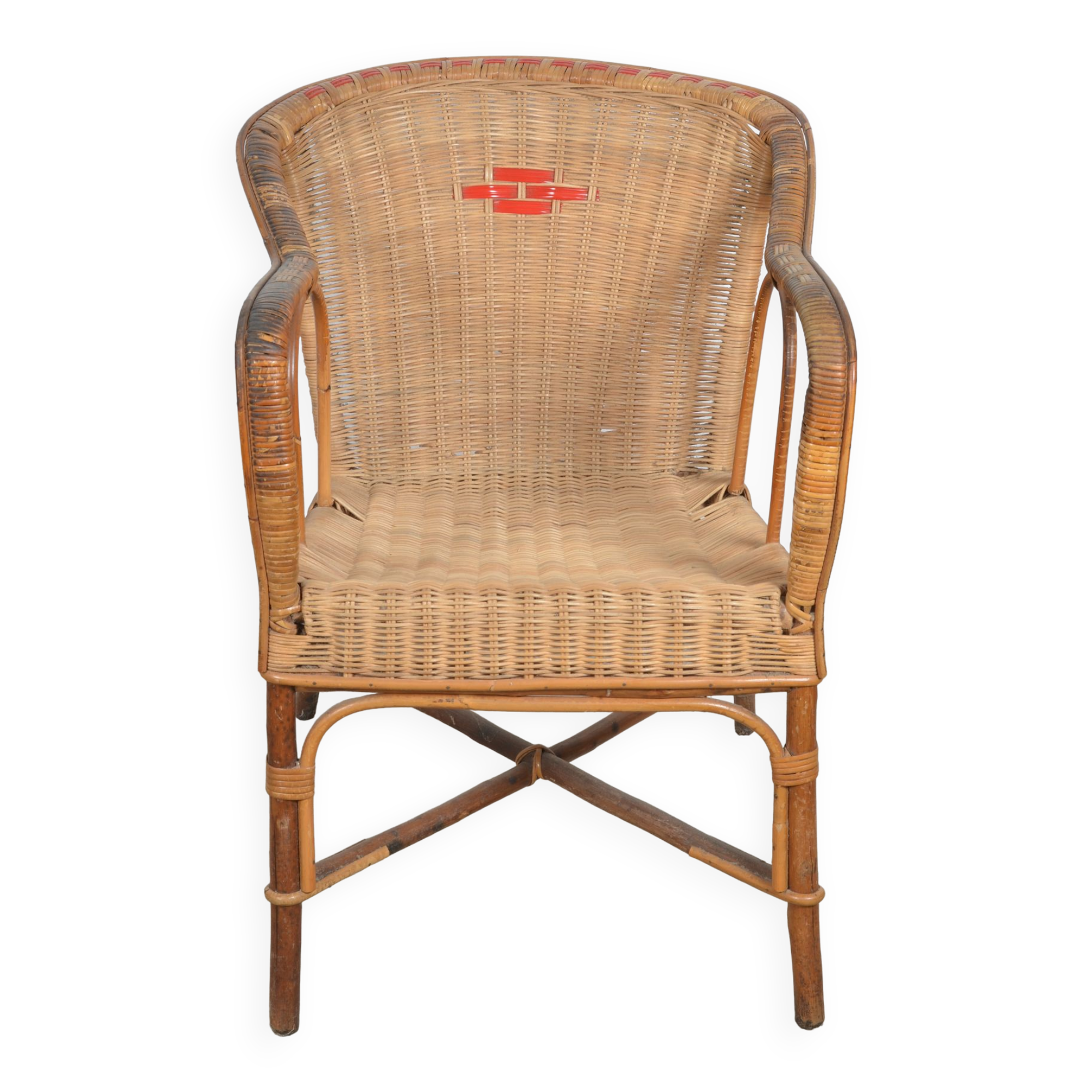 Rattan armchair and scoubidou décor