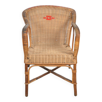 Fauteuil rotin et décor scoubidou