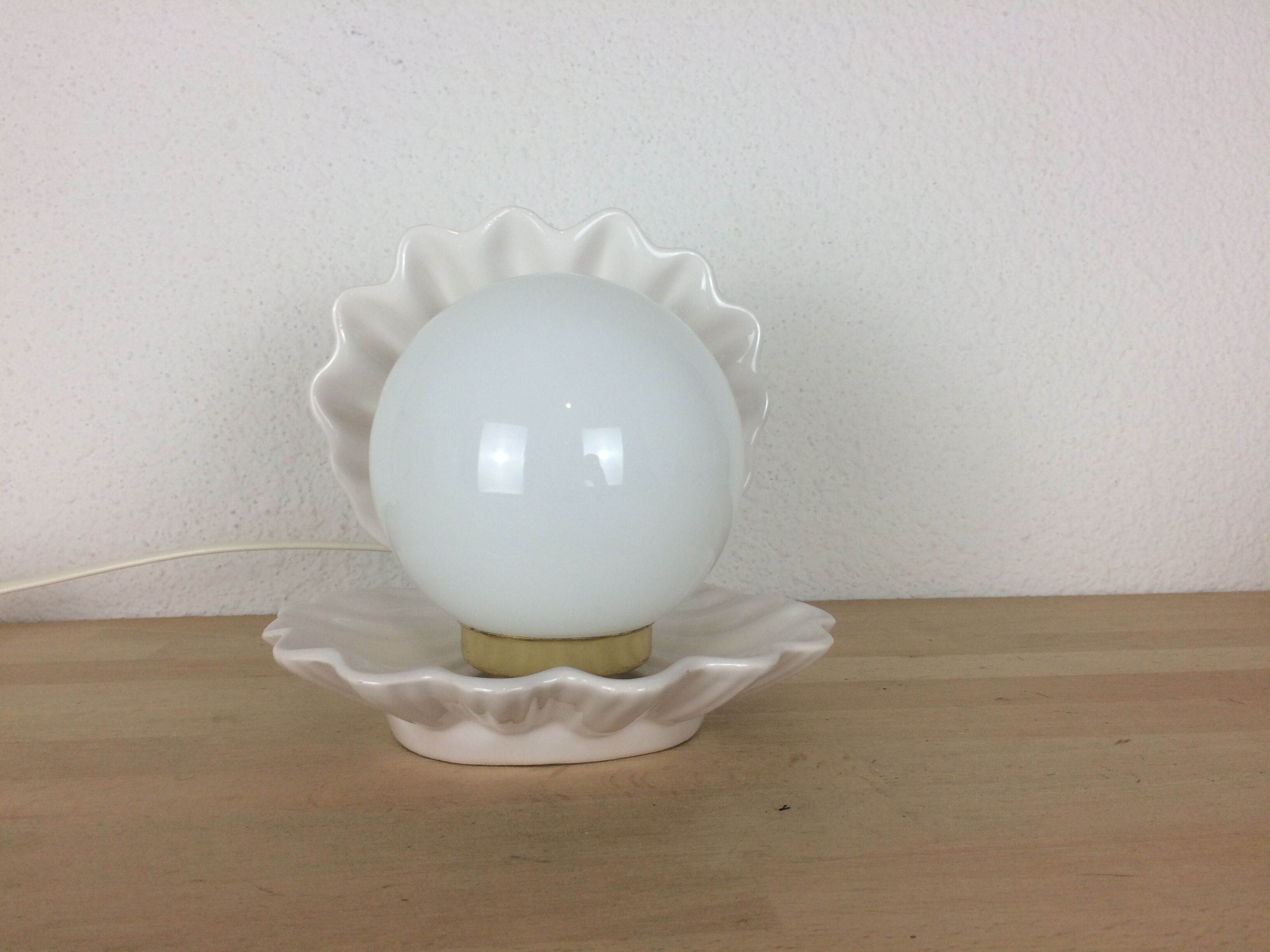 Opaline shell and pearl lamp, ceramics