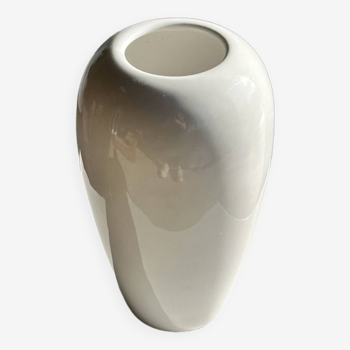 Oblong white vase H:20cm