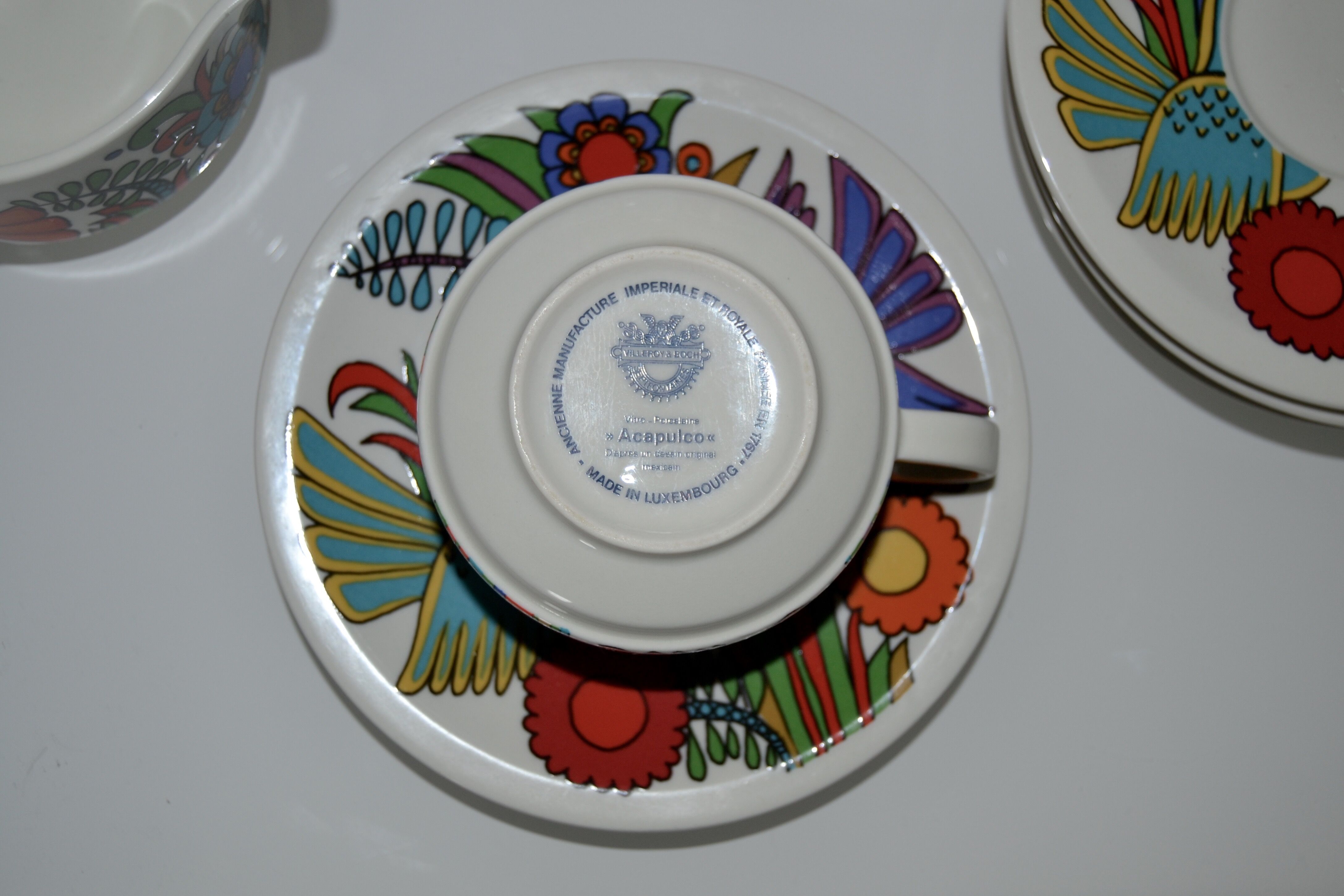 Service 7 cups and 4 cups milk/cream & Villeroy Boch Acapulco pot