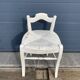 Tabouret paillé vintage peint en blanc