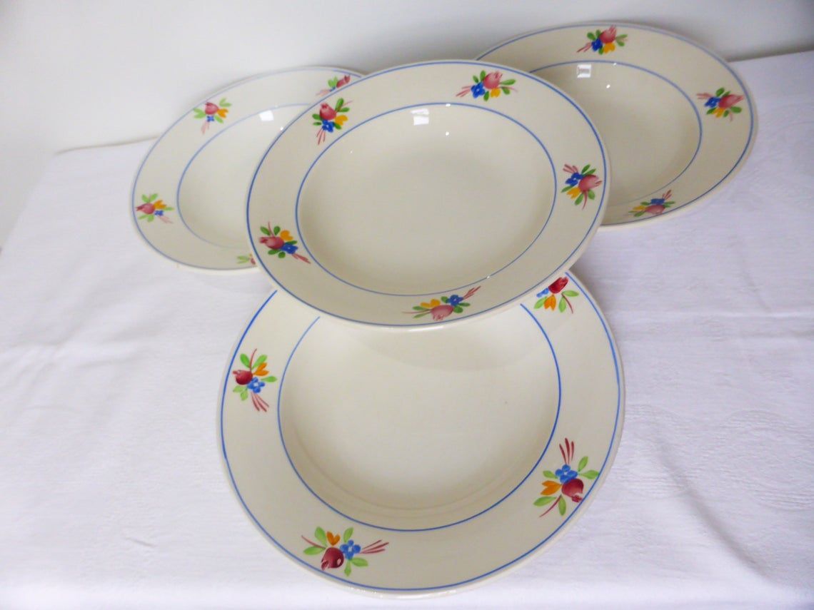 Set of 4 soup plates from the Gien factory, Nice model, in porcelain