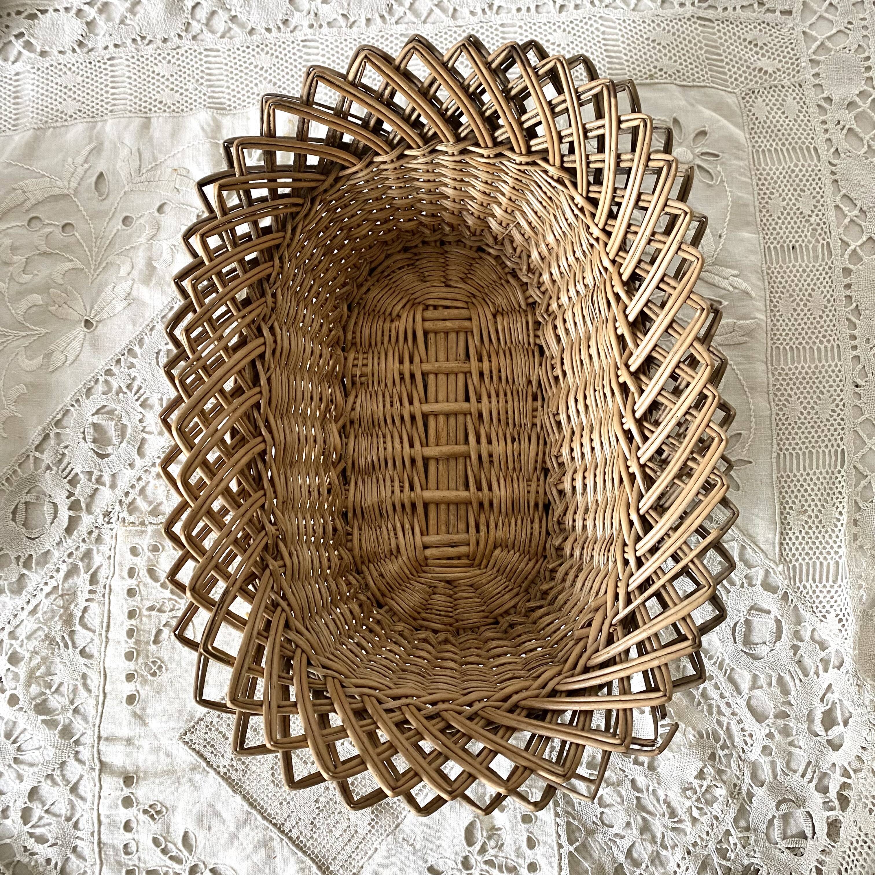 Woven wicker bread or fruit basket