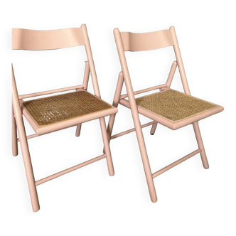 Lot de deux chaises rose pastel en cannage années 70