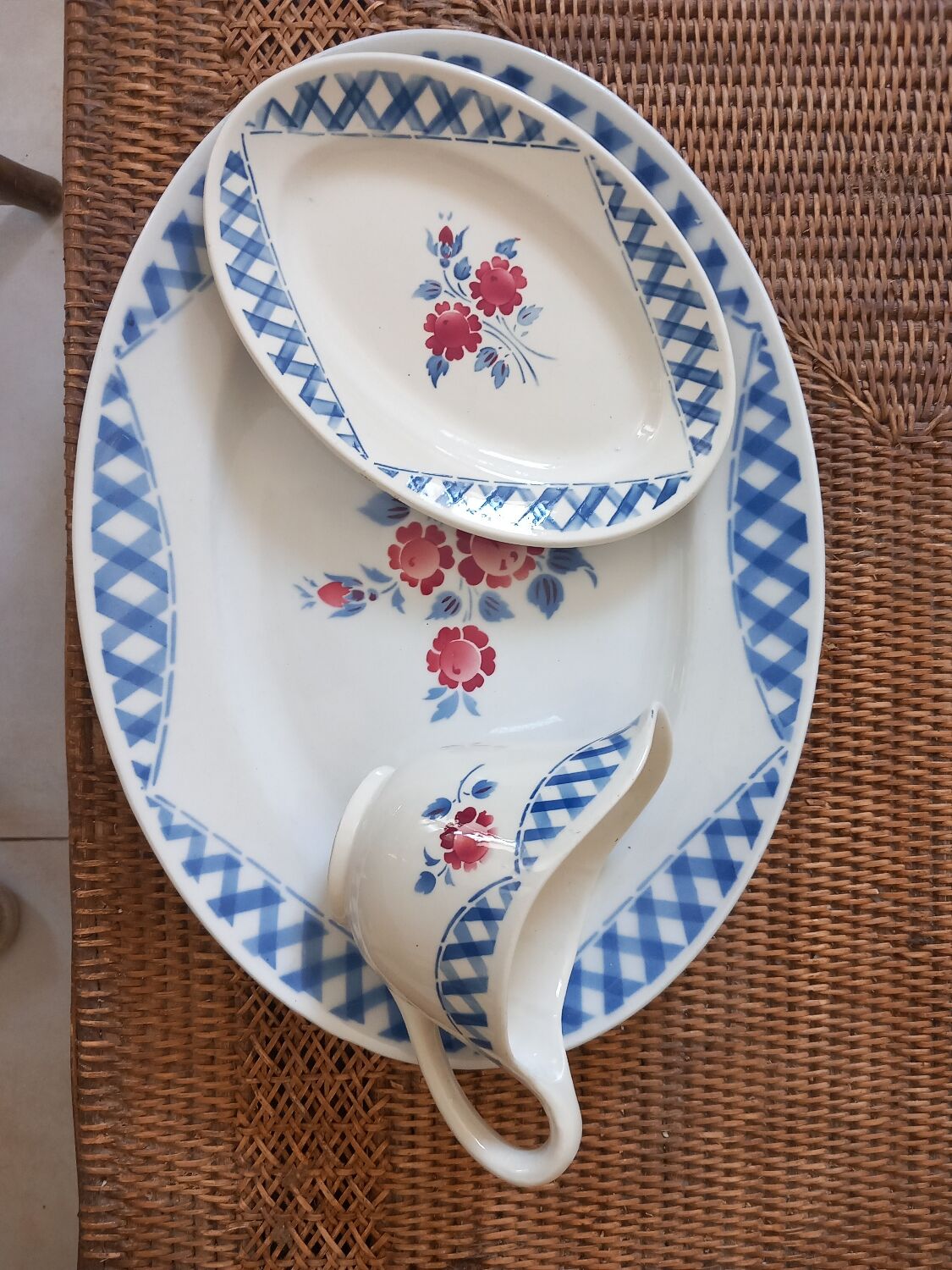 Plat, ravier et saucière