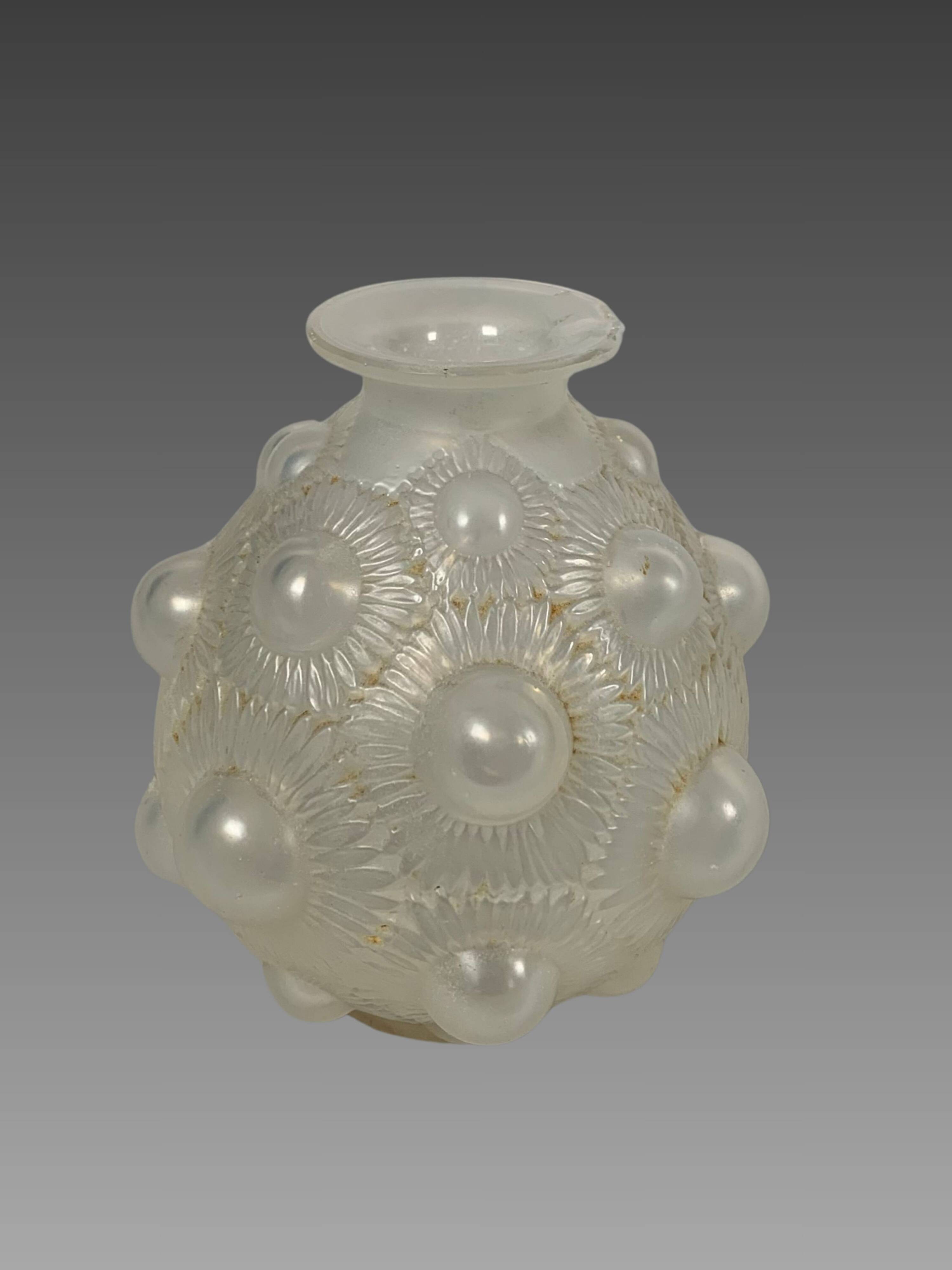 Art Deco vase signed René LALIQUE (1860-1945) model "Tournesol" 1927.