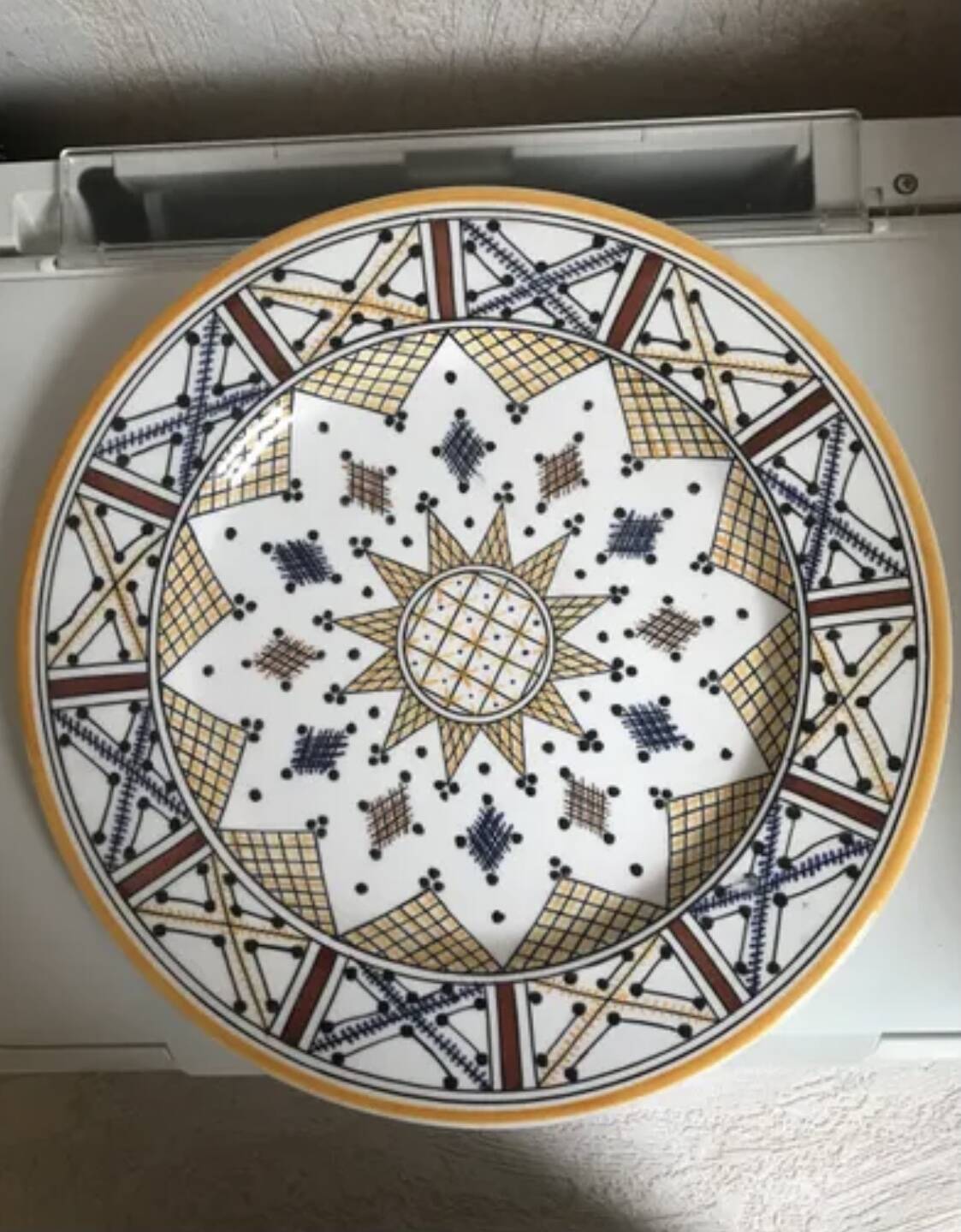 Assiette en céramique