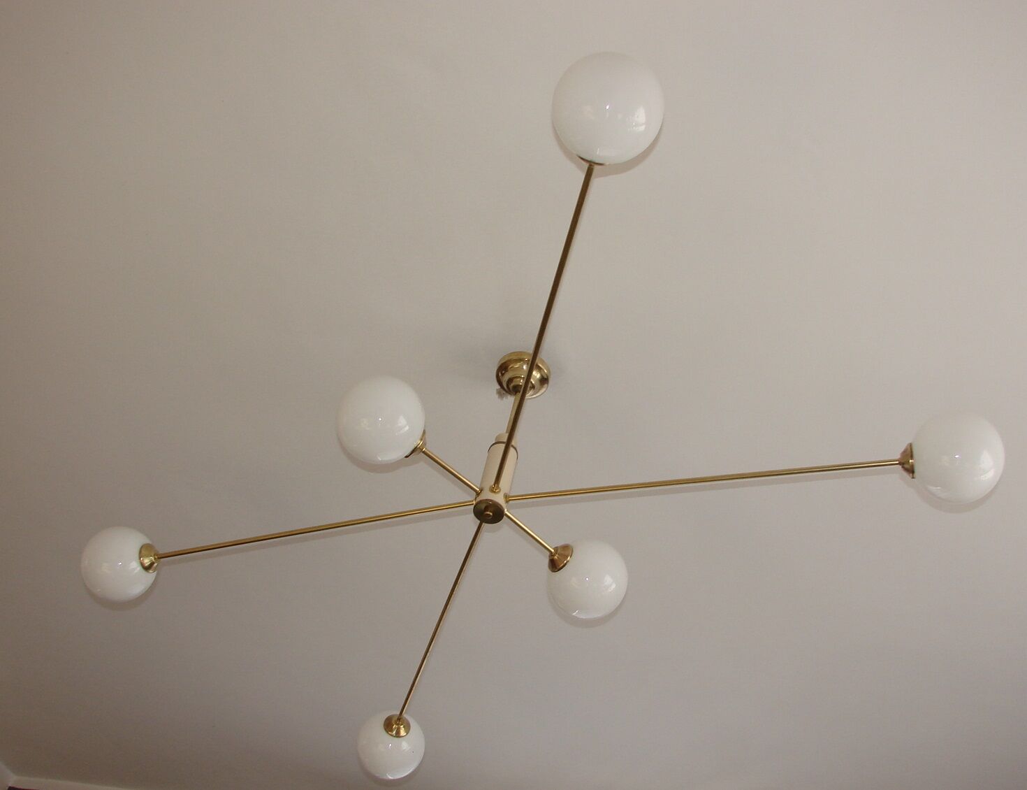 Italian style chandelier of recent manufacture