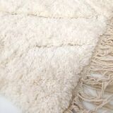 Moroccan Berber carpet Beni Ouarain ecru plain with engraved diamonds 247x154cm