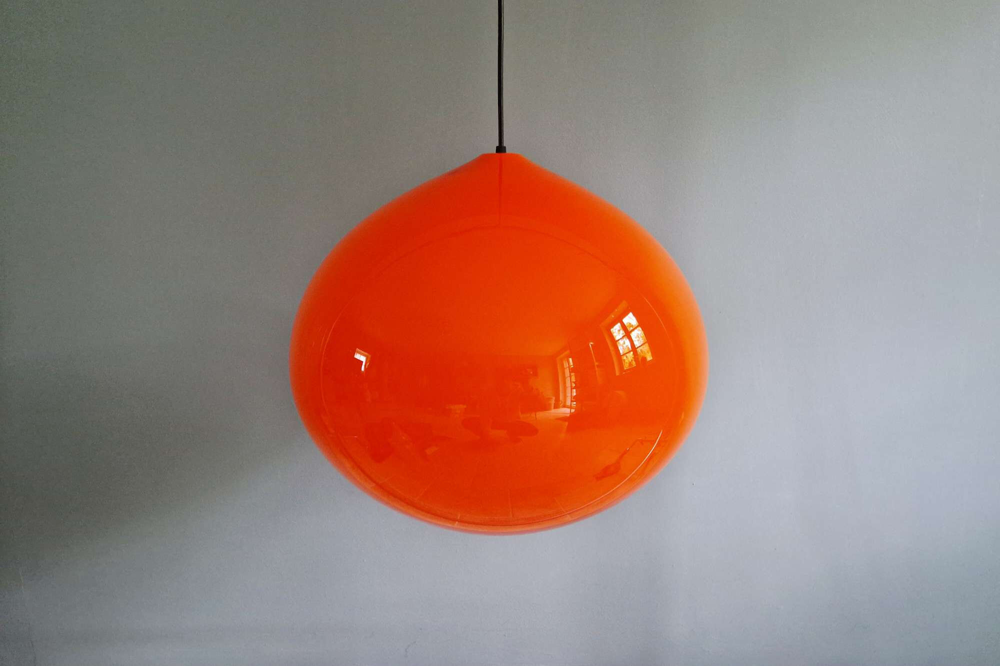 XXL onion pendant light in orange opaline, design Alessandro Pianon, Vistosi, 1960