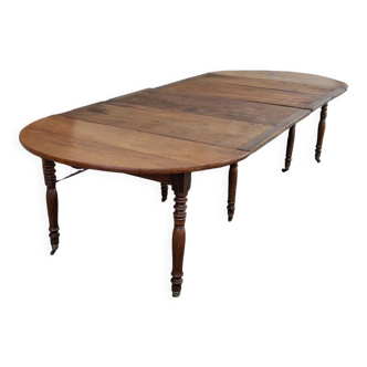 Extending table with 8 legs