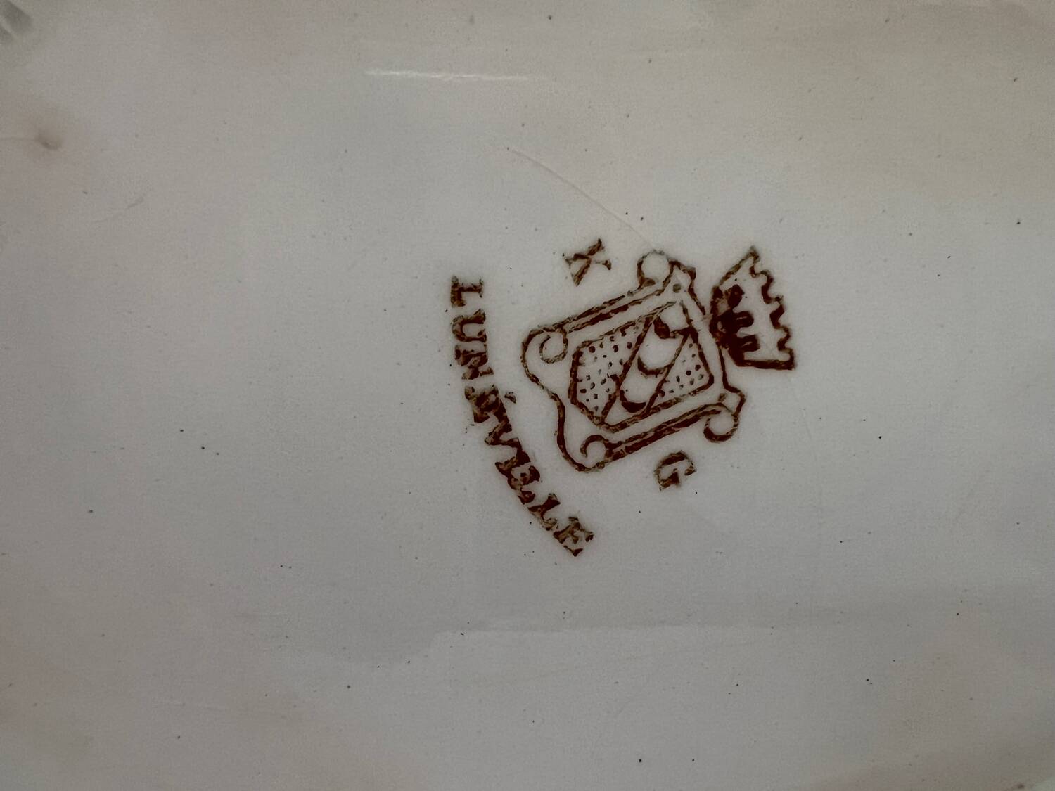 Gravy boat with its Luneville frame