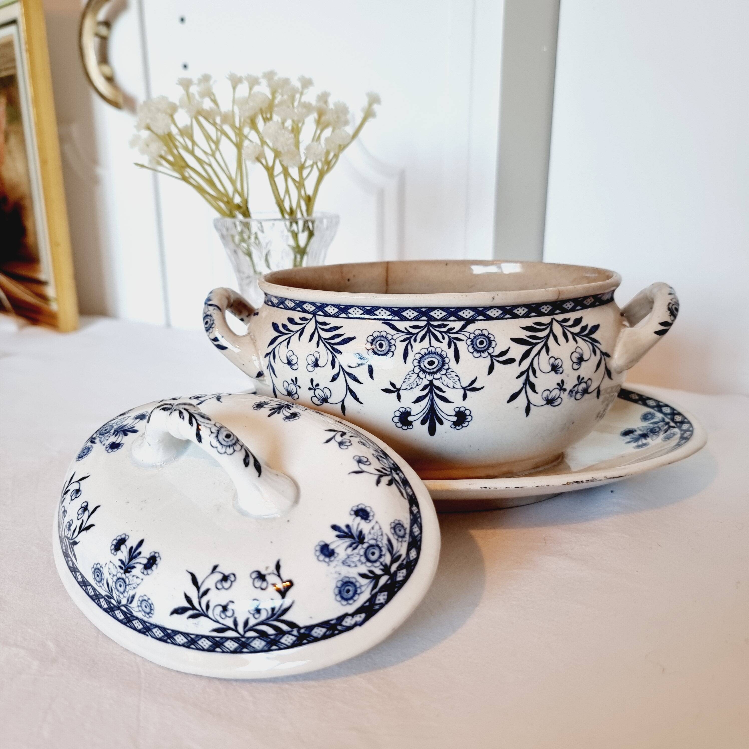 Antique Saucer Boat in Blue and White Porcelain with Floral Decor from France, 19th century