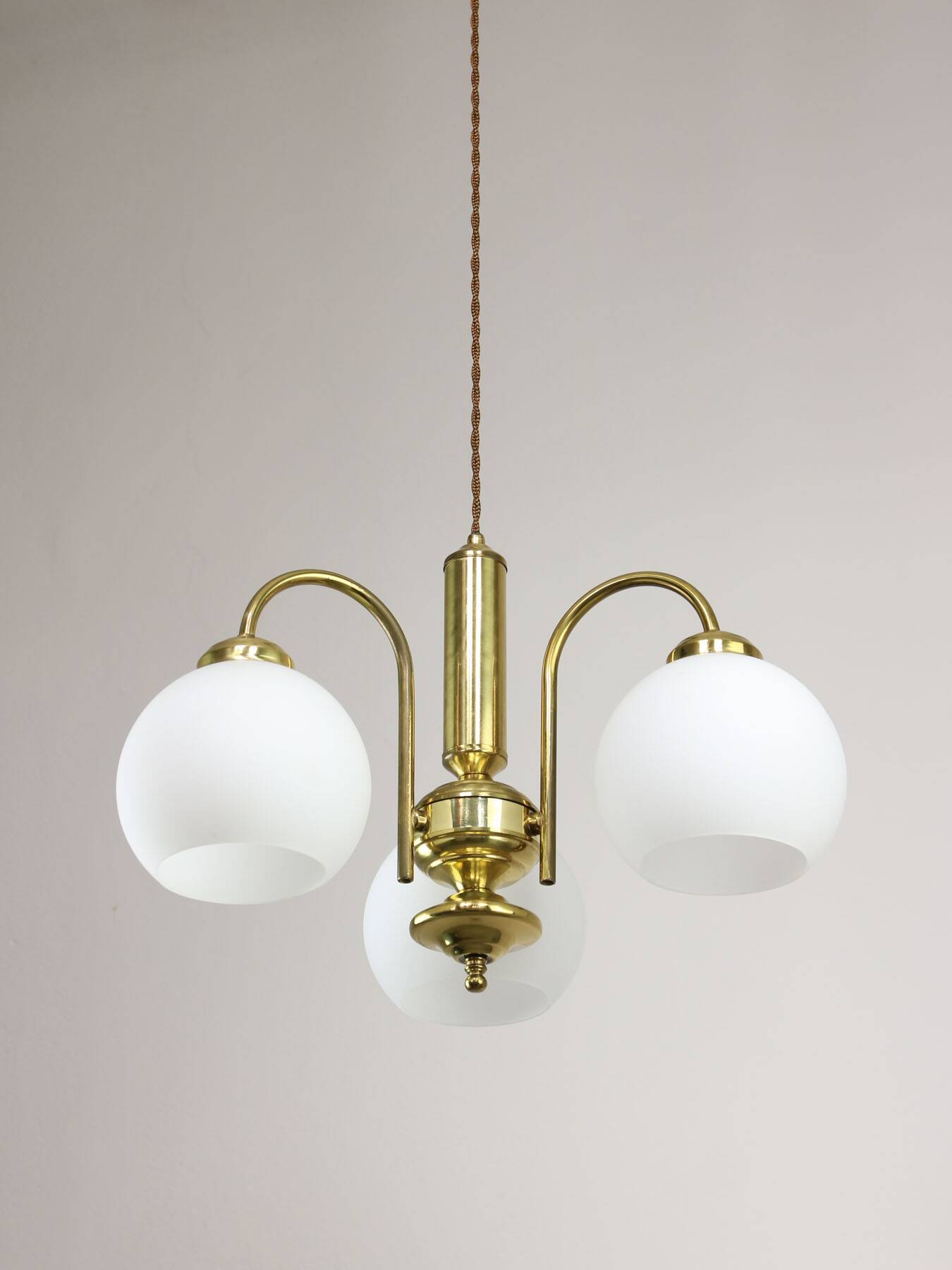 Lustre Mid-Century en Laiton et Opaline, Italie