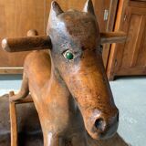 Cheval à bascule en bois