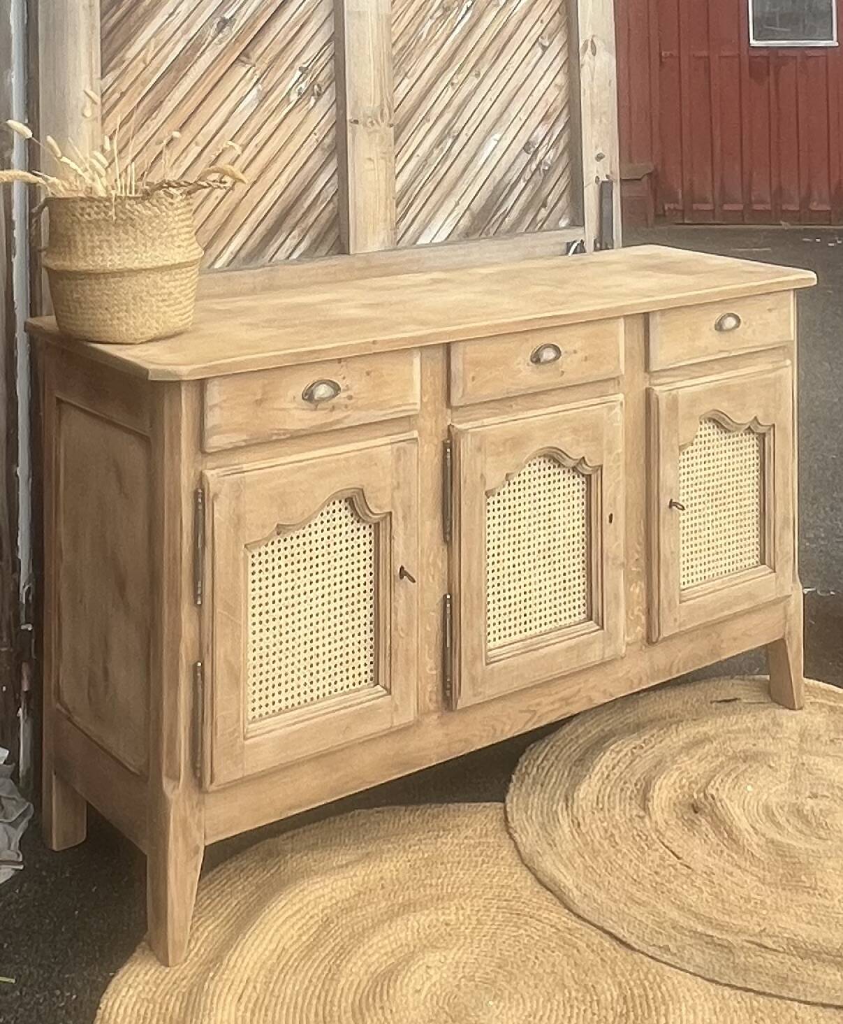 Buffet ancien/ enfilade en chêne massif brut et cannage