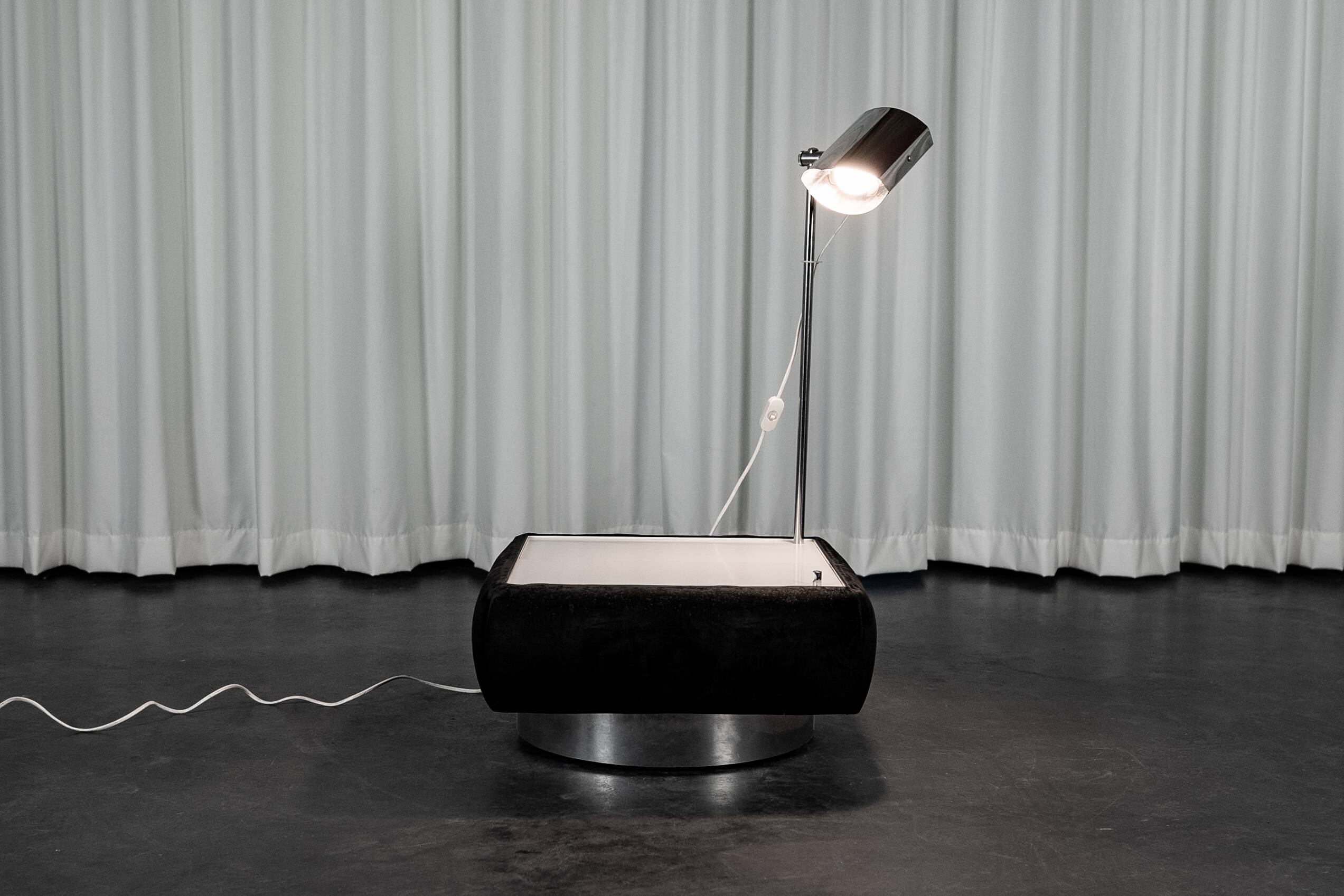 Set of 2 side tables with integrated lamp.