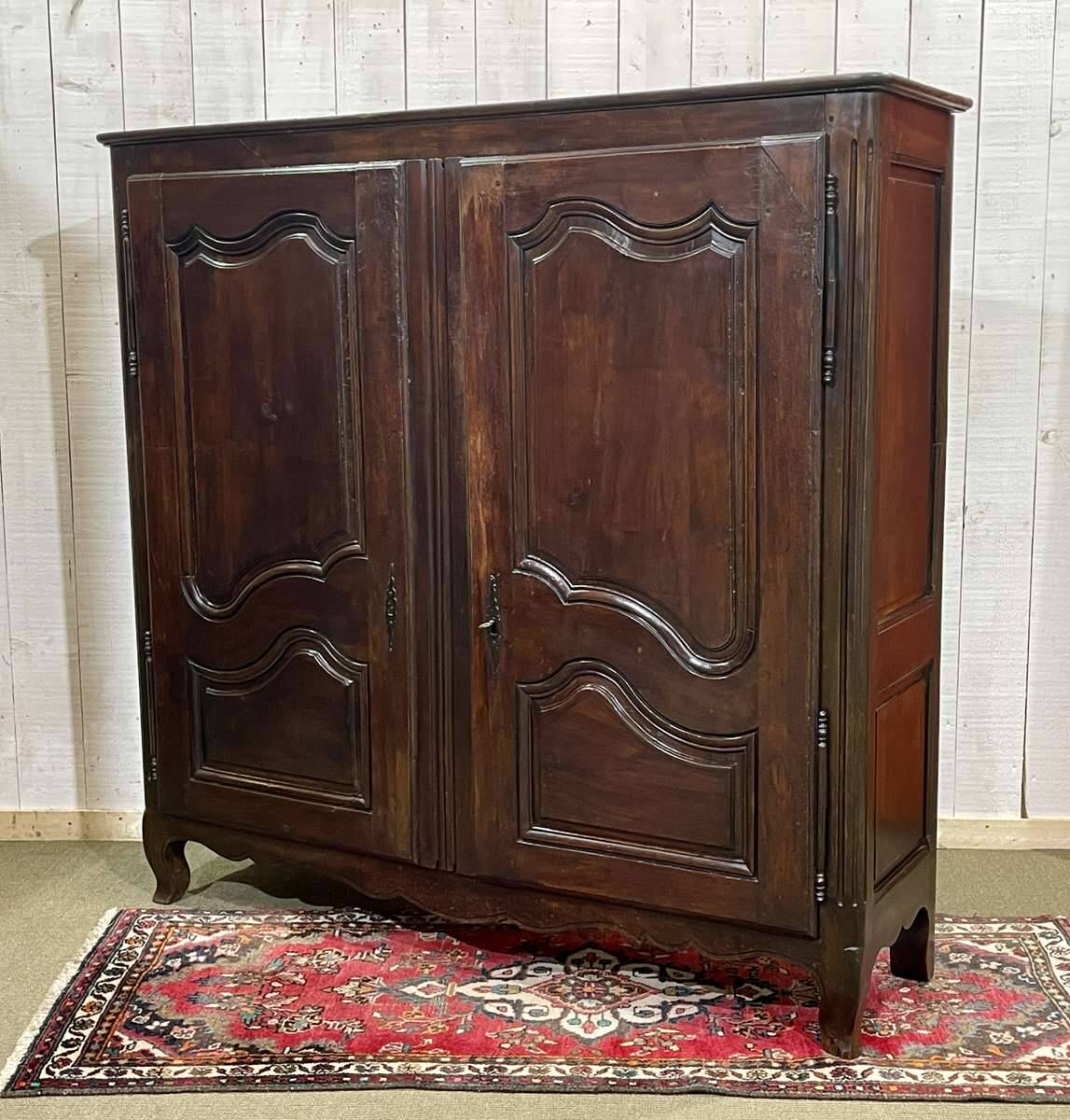 Louis XV style low cabinet in walnut, 19th century