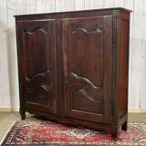 Armoire basse de style Louis XV en noyer 19ème