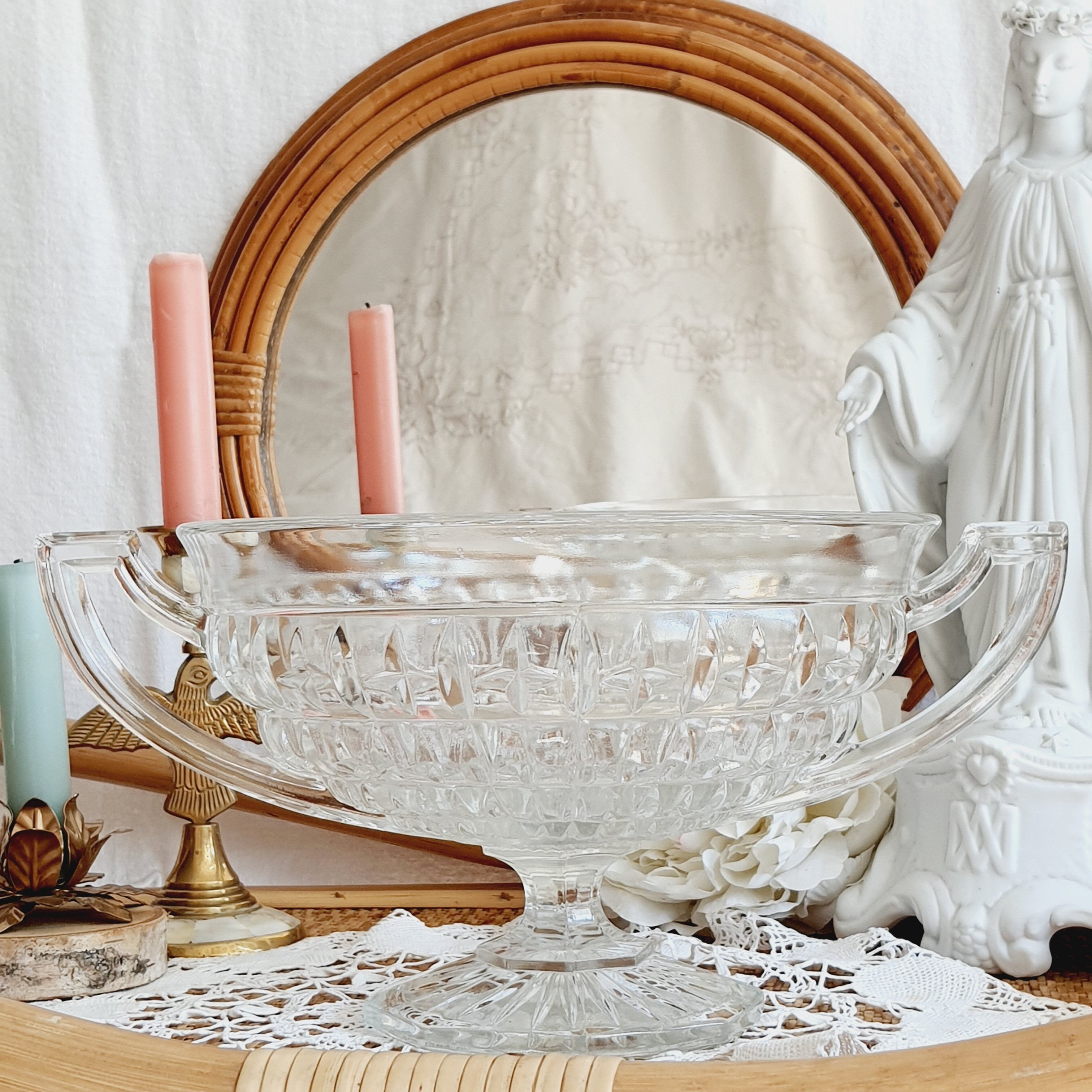 Hollow dish on piedouche with 2 glass handles