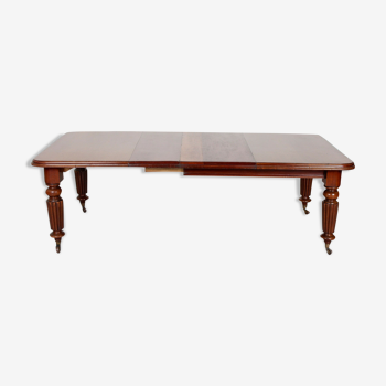 19Th Century mahogany dining table