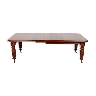 19Th Century mahogany dining table