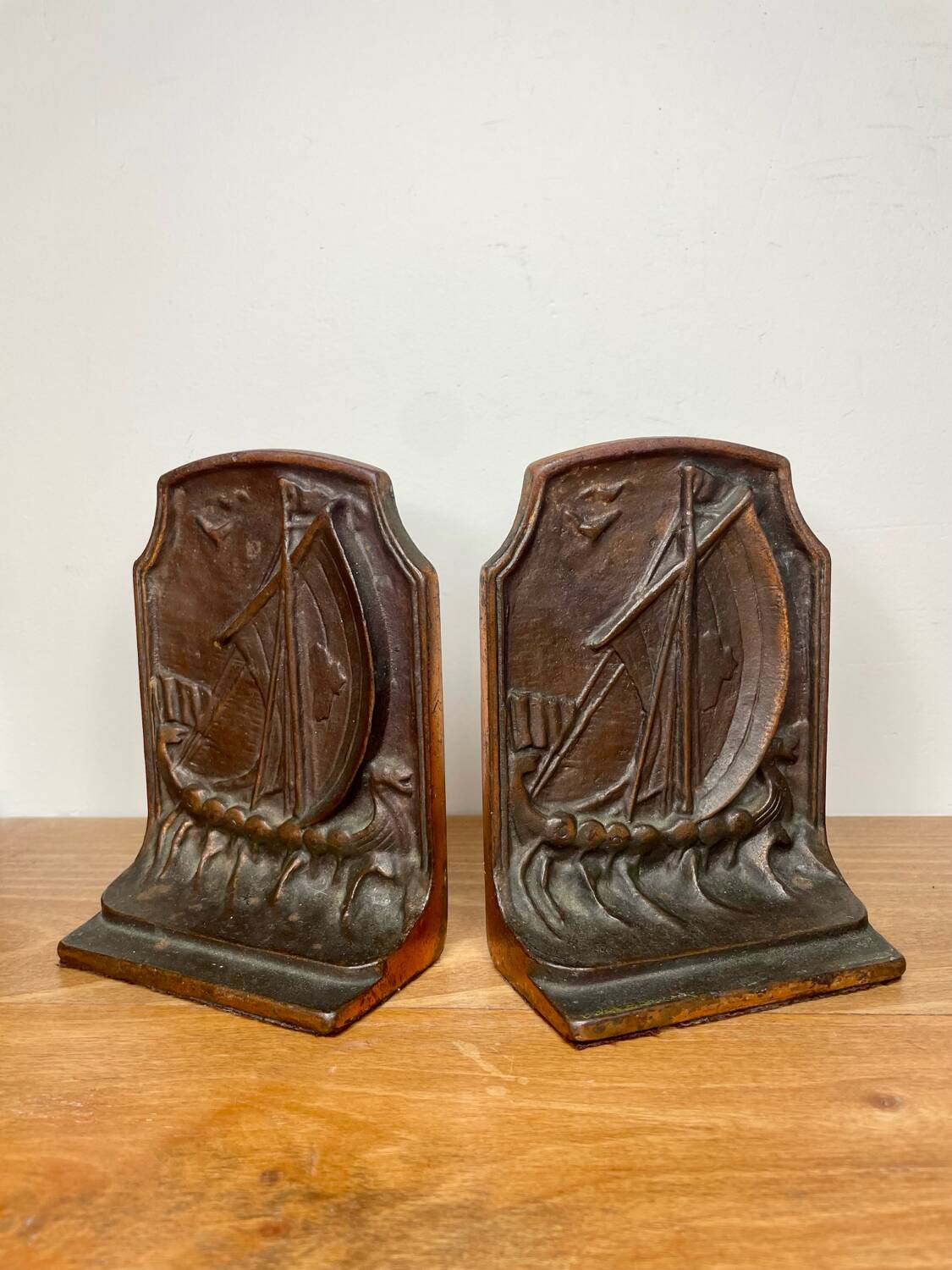 Serre-livres vintage en fonte - motif bateau ancien