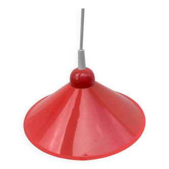 Red metal suspension