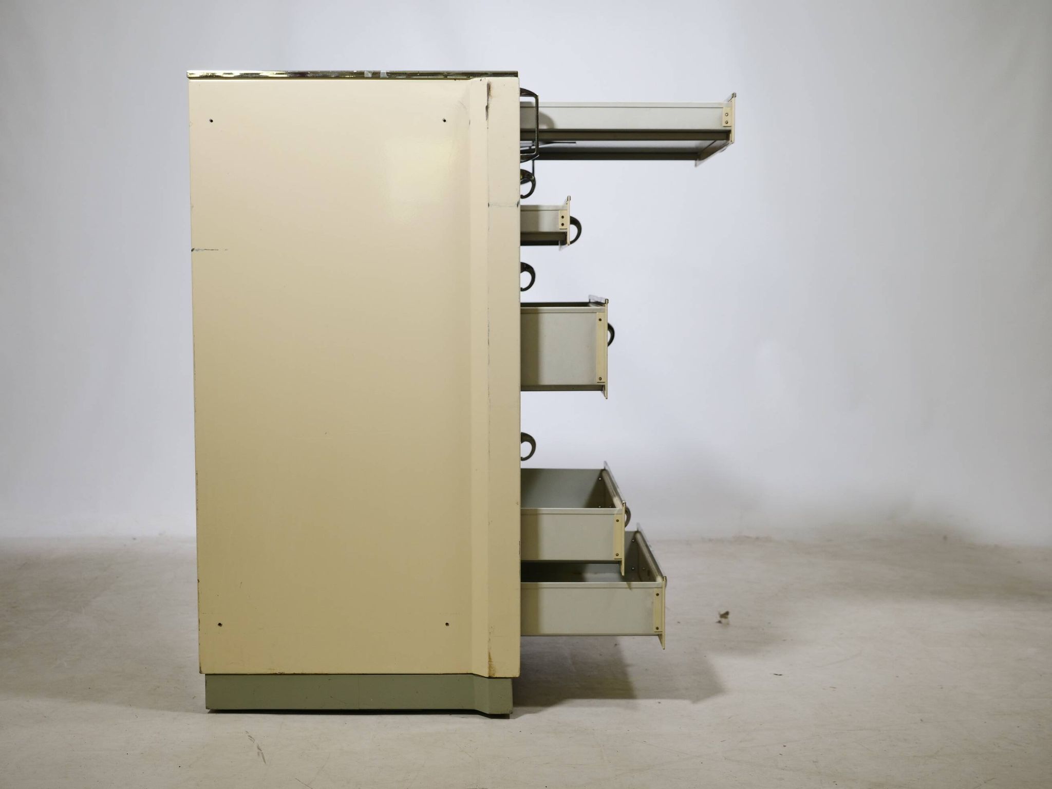 Cabinet dentaire en métal par Baisch, années 1950