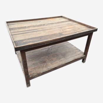 Trade table with double fir trays