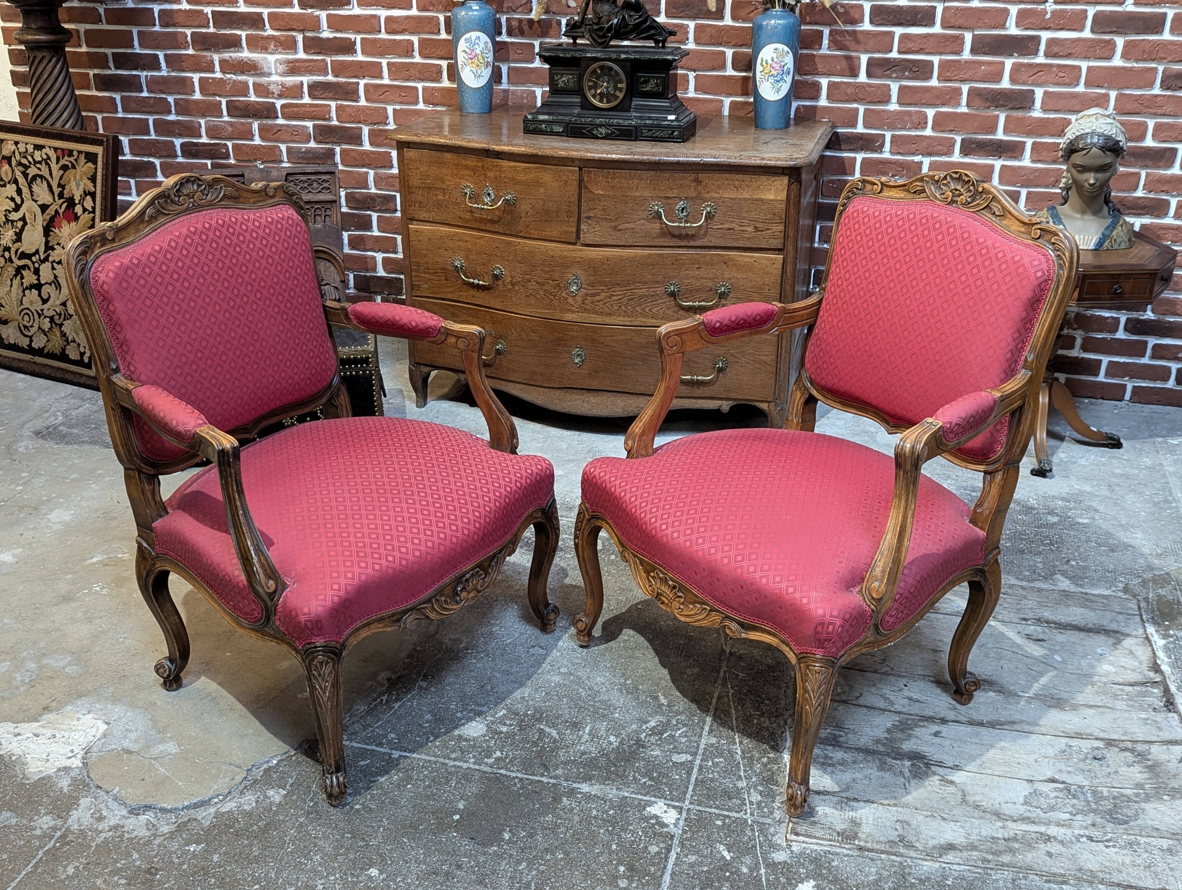 Paire de fauteuils louis XV