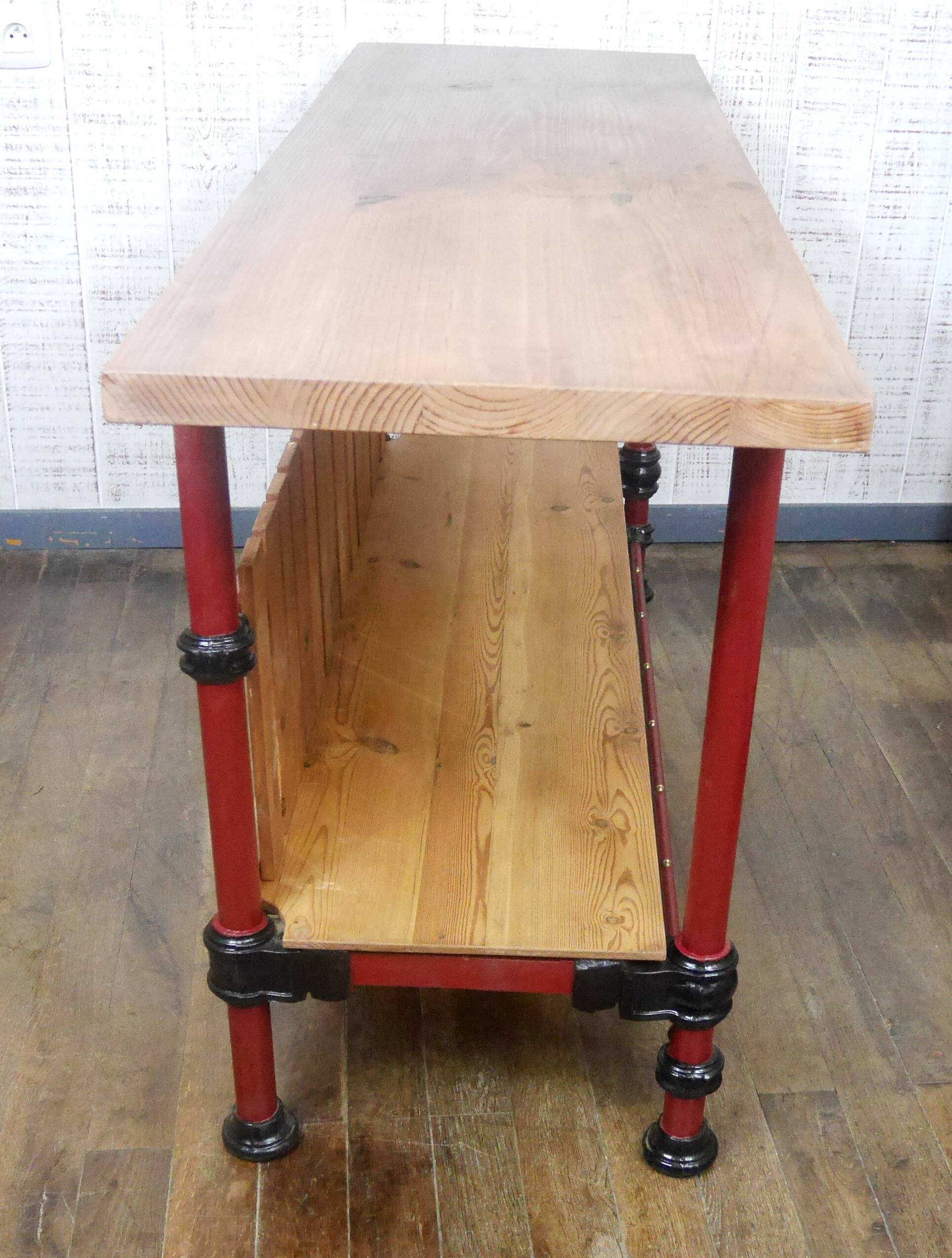 Iron and wood table, professional furniture