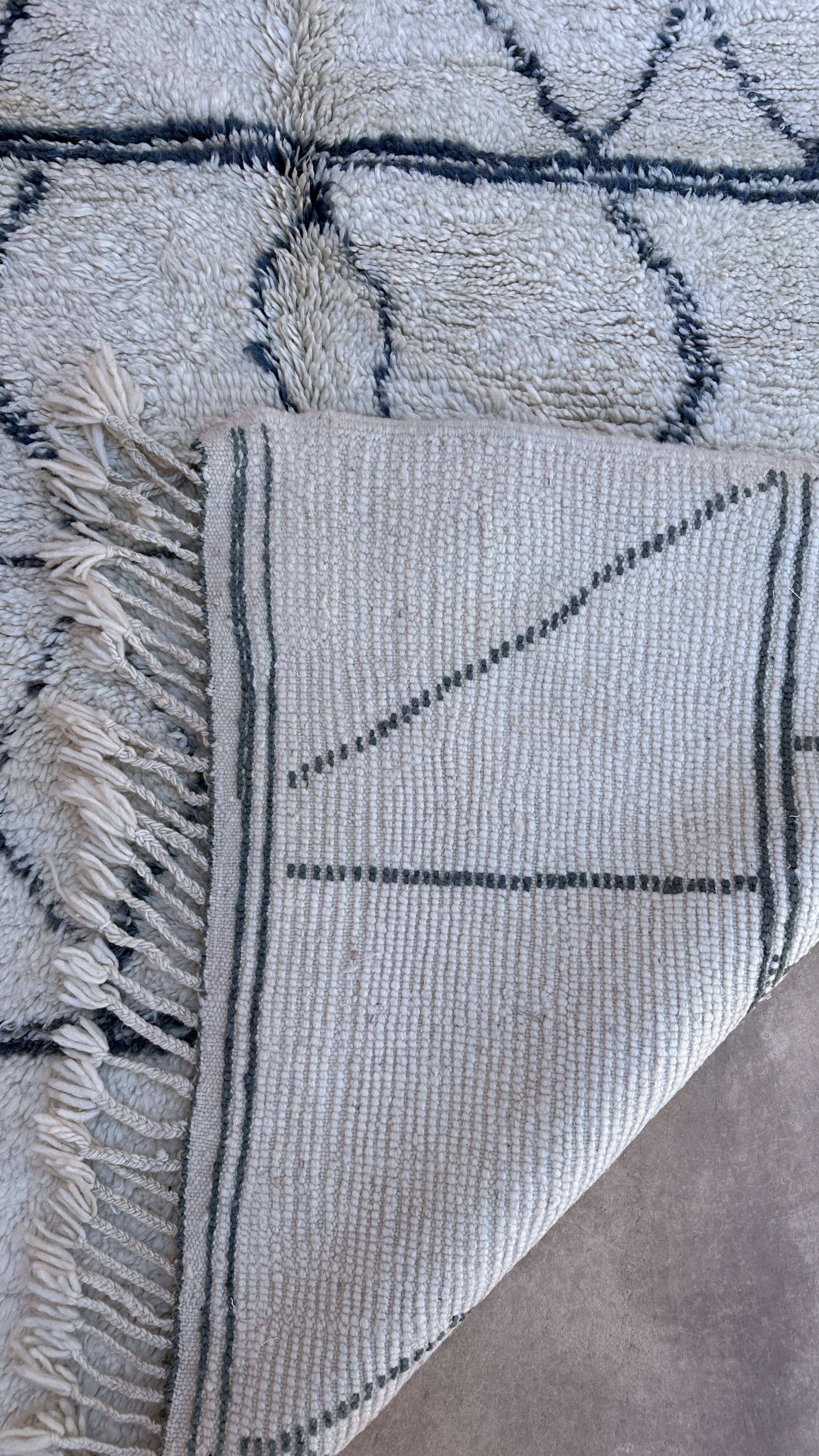 White Marmoucha Moroccan rug - 246 x 167 cm