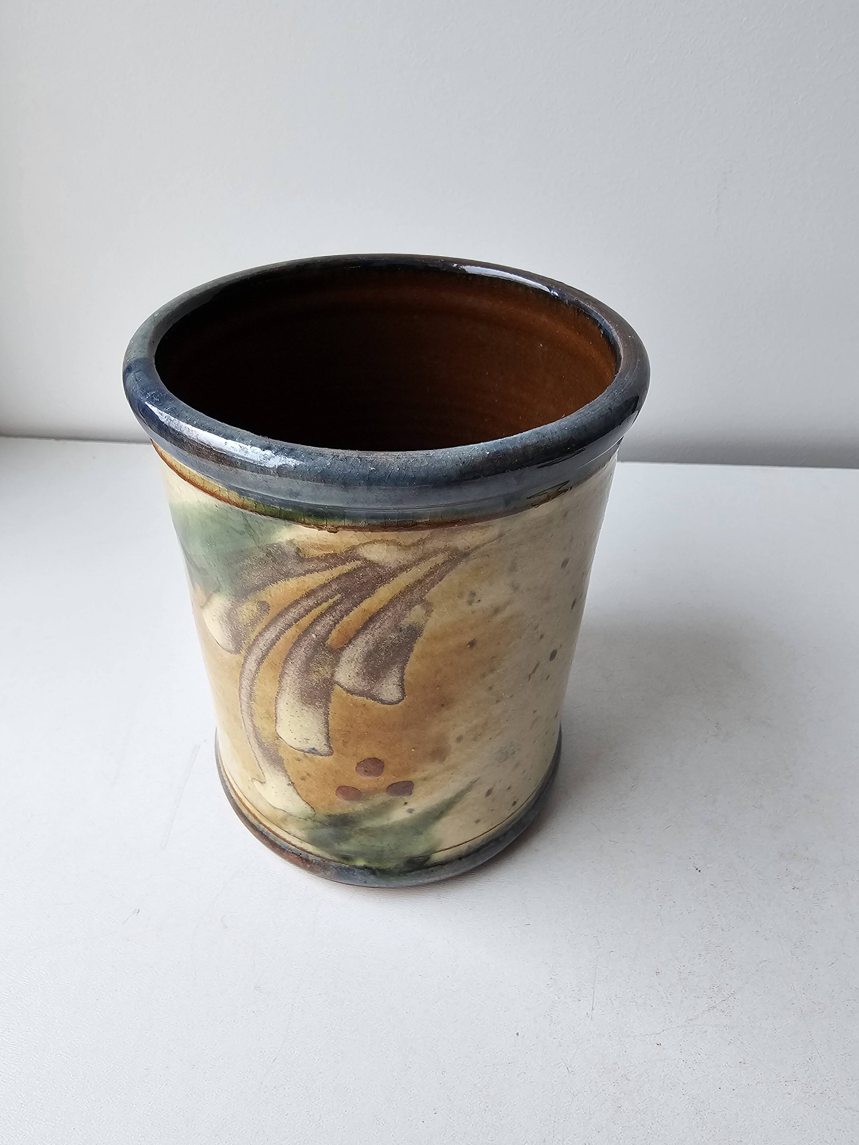 Covered stoneware ceramic pot - Signed Monogram BV (signature to be identified)