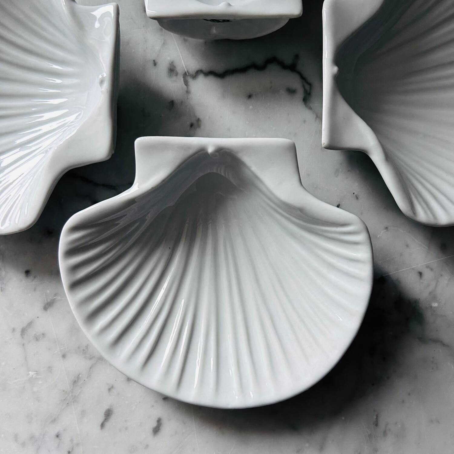 Set of 4 shell-shaped bowls