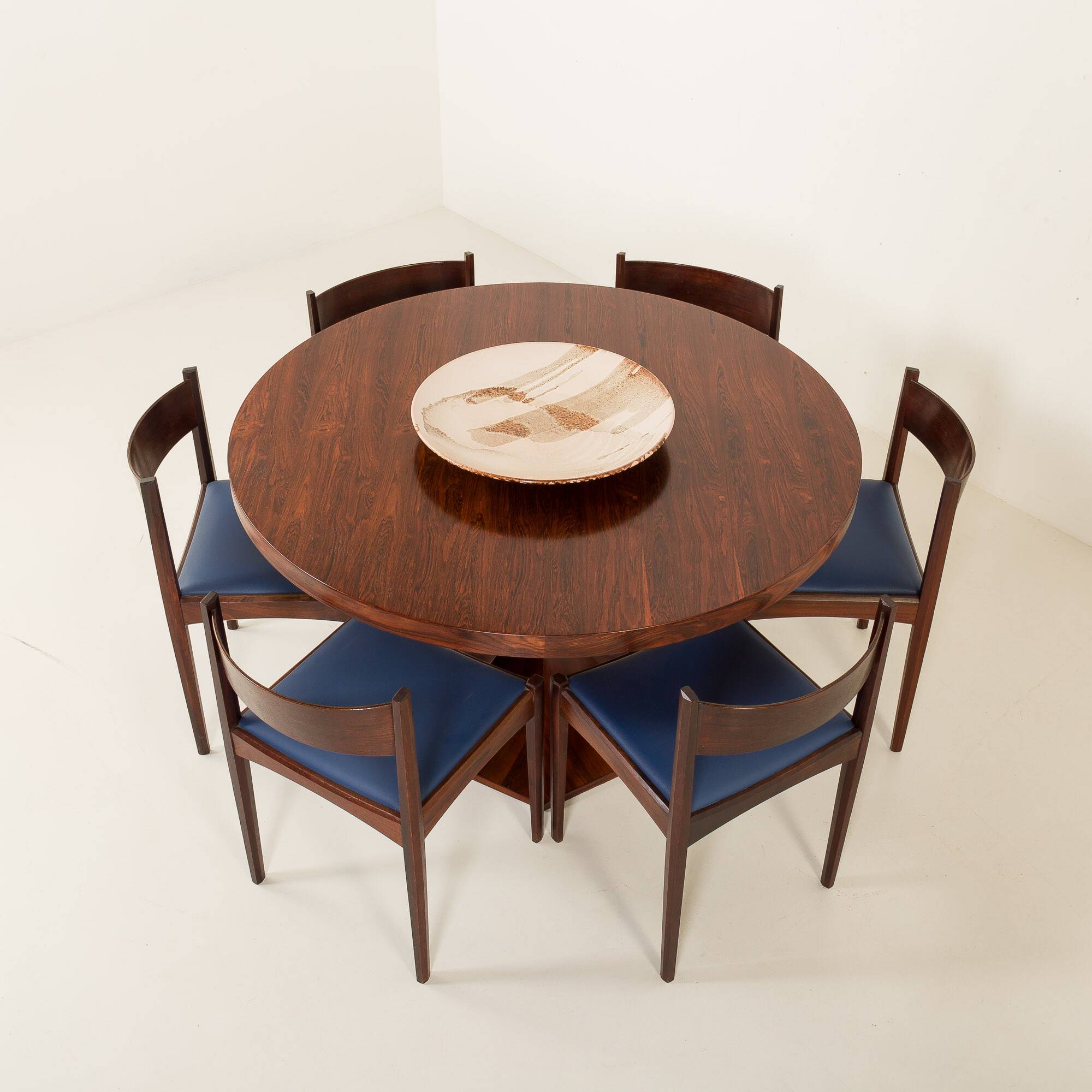 Carlo de Carli round rosewood table, 1960s