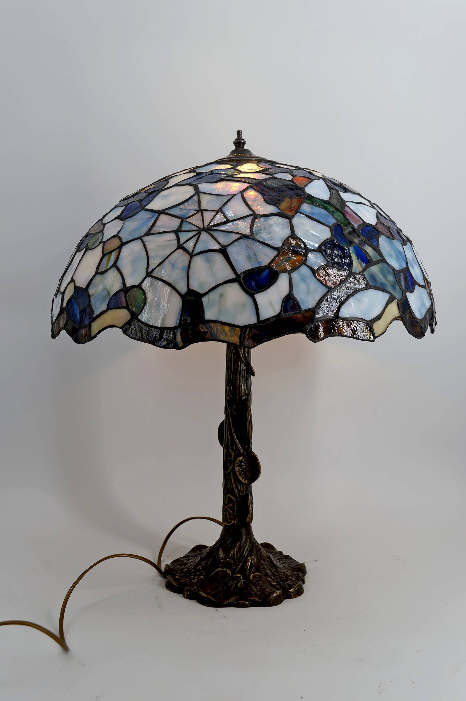 Important Art Nouveau table lamp – Tiffany style, circa 1980