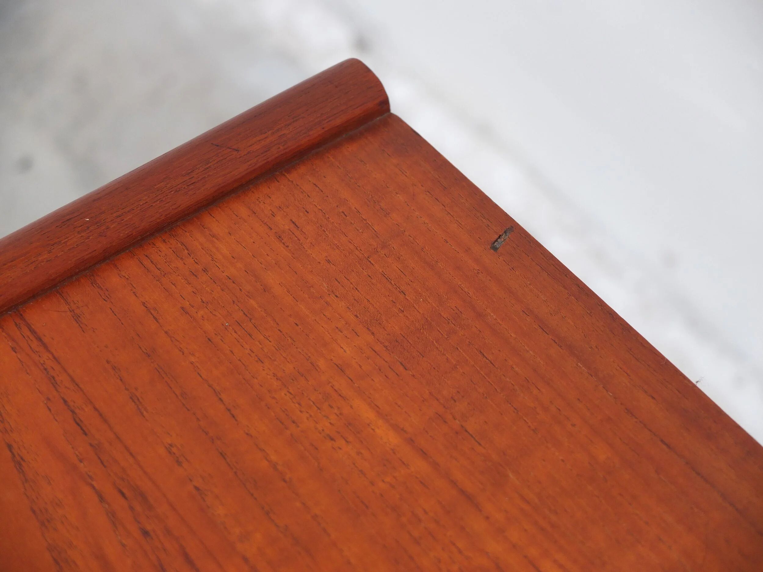 Buffet en teck danois avec portes tambour, années 1960.