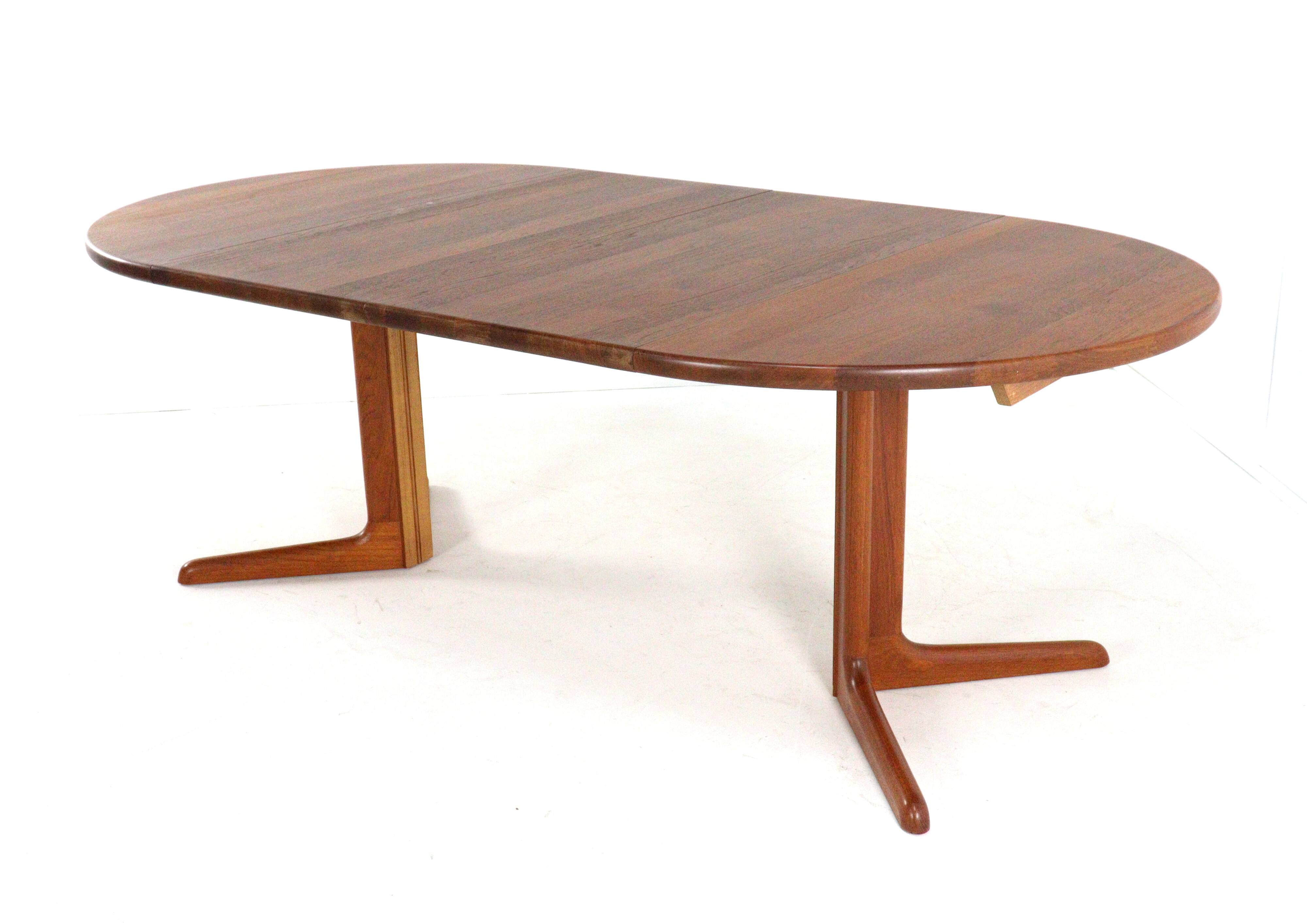 Round 2x extendable Danish Design teak dining table 'Krageris'