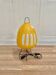 Lampe jaune "design papier et métal".