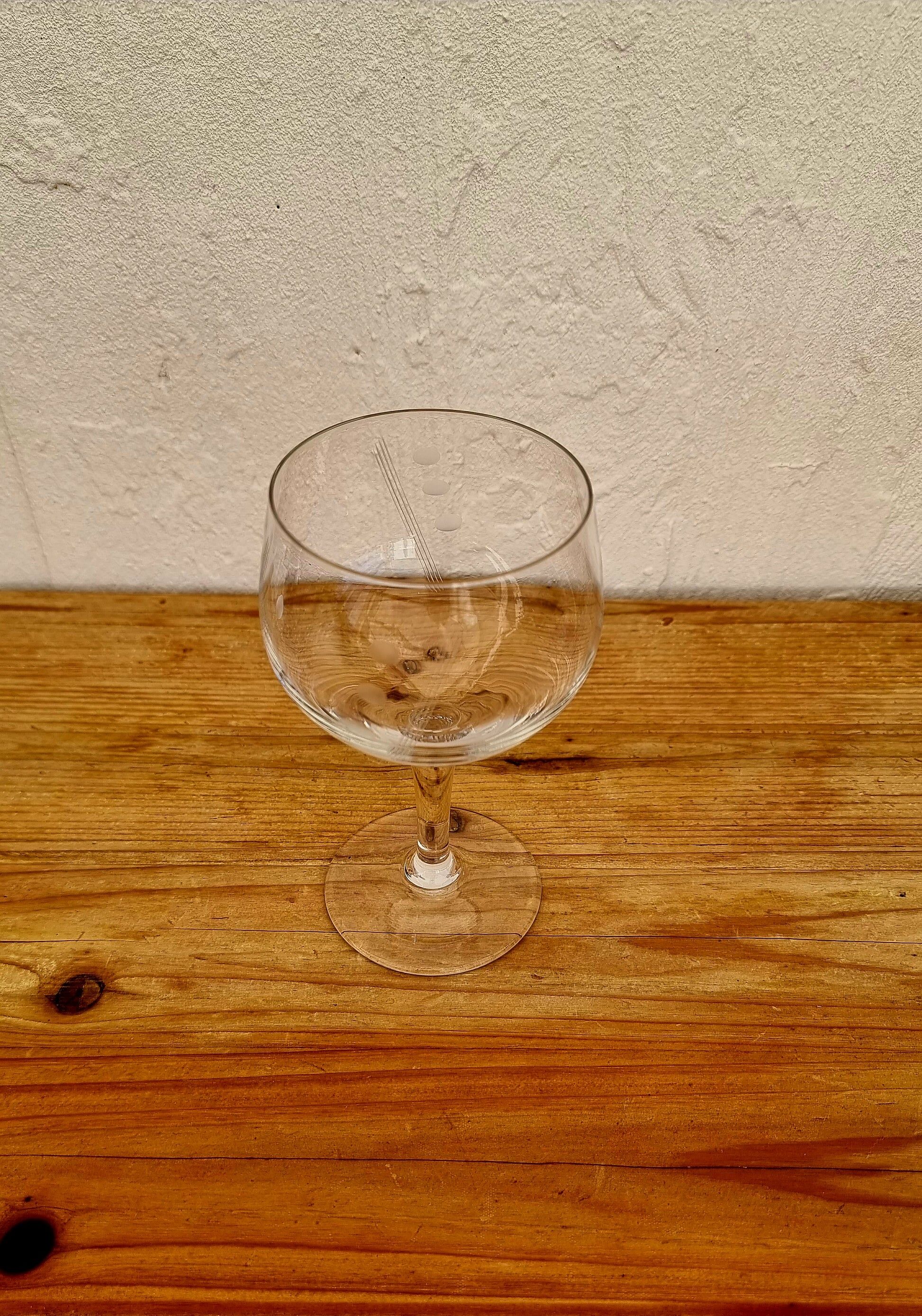 Lot de 4 verres à pied en verre gravé vintage années 50