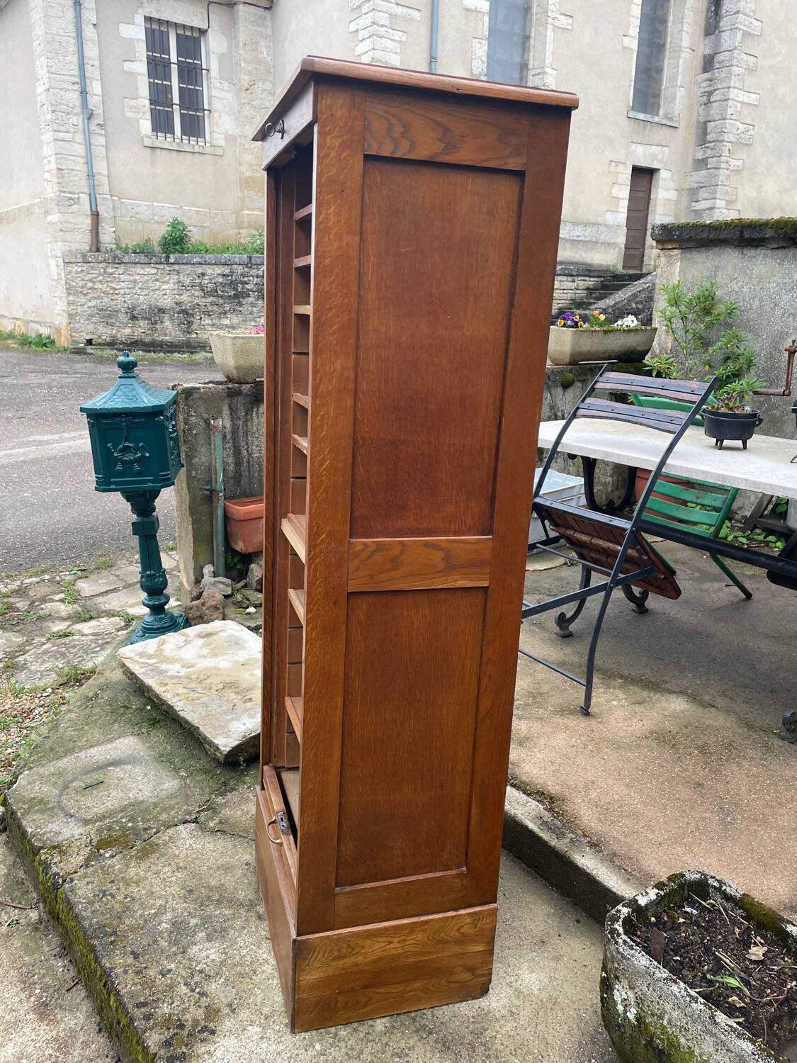 Curtain filing cabinet