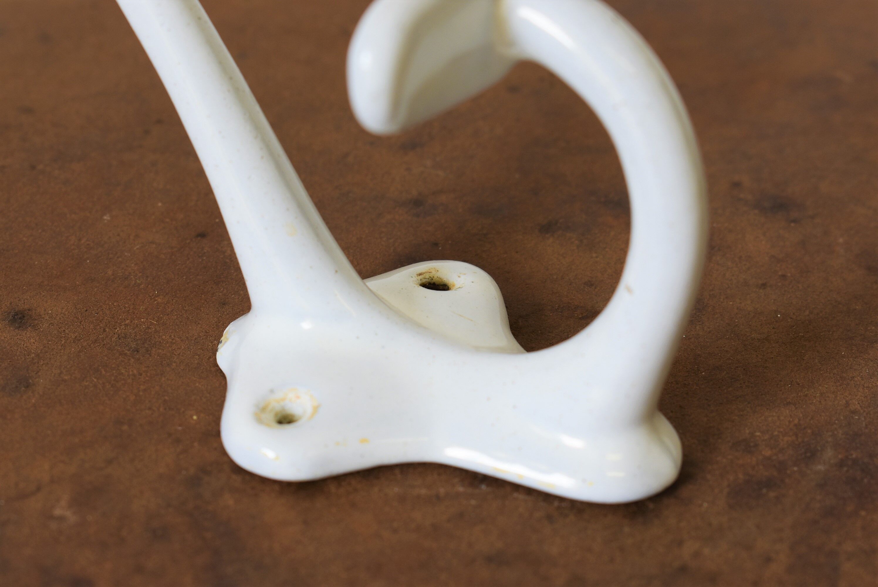 White enamelled cast iron pad