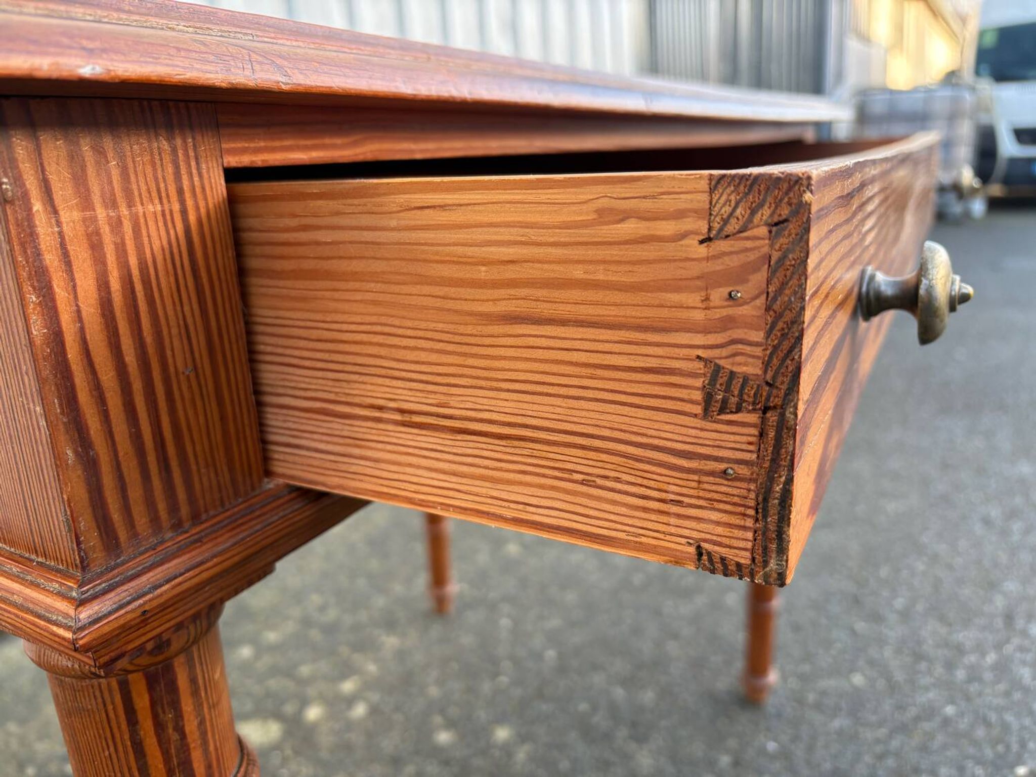 Antique desk in pitch pine, turned legs, drawer – superb patina.