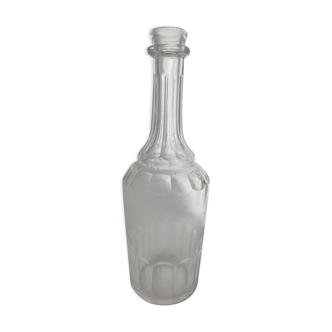 Glass decanter without cap